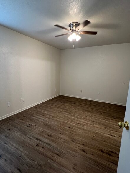 Building Photo - 416 Justin Ln
