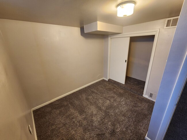 Building Photo - PRICE DECREASE! One Bed One Bath Garden Le...