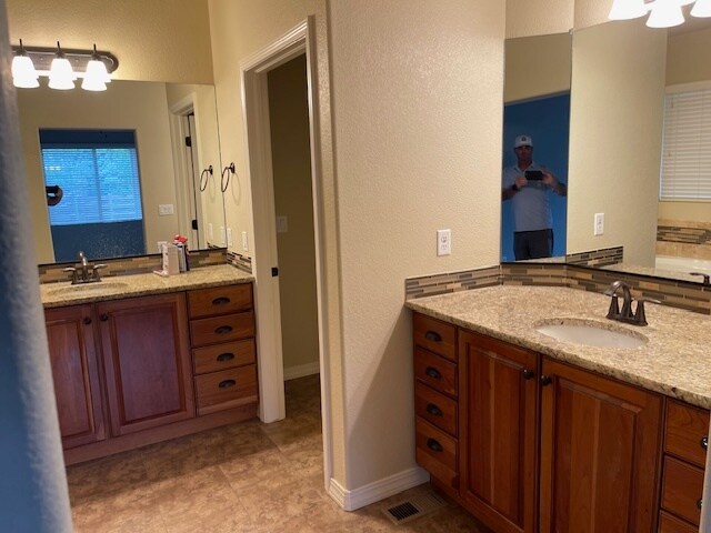 Building Photo - 12737 Mission Meadow Dr