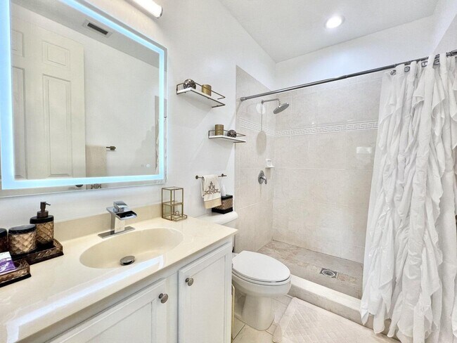 Building Photo - 840 Marina Del Ray Ln