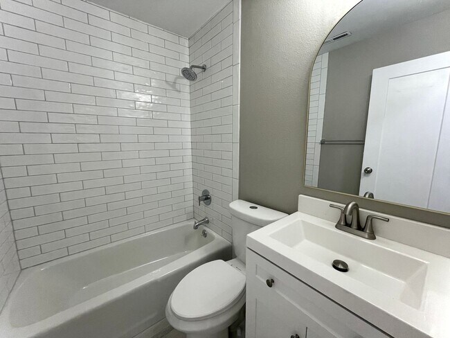 Building Photo - Upgraded 2-Bedroom Condo Near the University of Utah