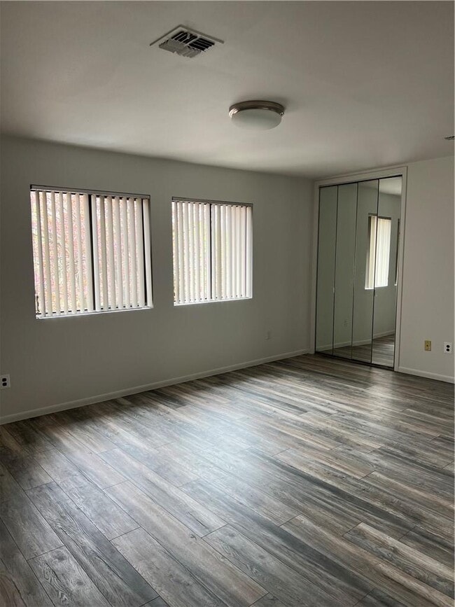 Building Photo - 5 Rockledge Dr