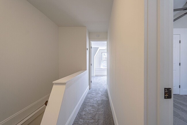 Building Photo - UPDATED FOUR BEDROOM/1.5 BATH TOWNHOME