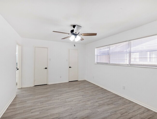 Building Photo - 9418 Brooding Oak Cir
