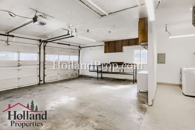 Building Photo - Single level, newly remodeled, in a great Hillsboro location