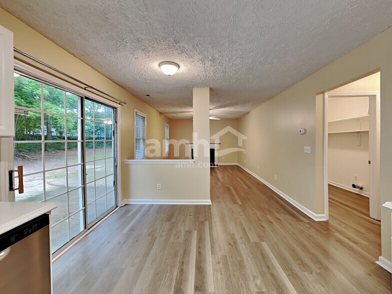 Building Photo - 108 Summershade Ct
