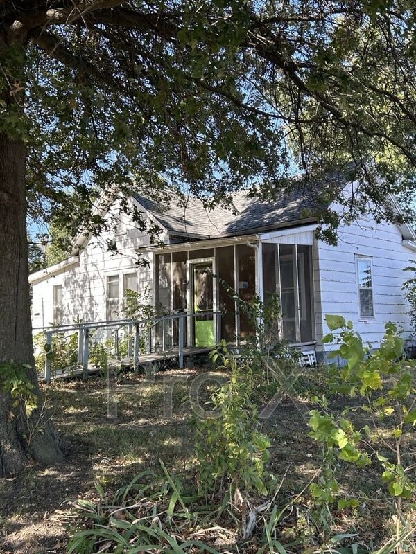 Building Photo - 311 E Kansas St