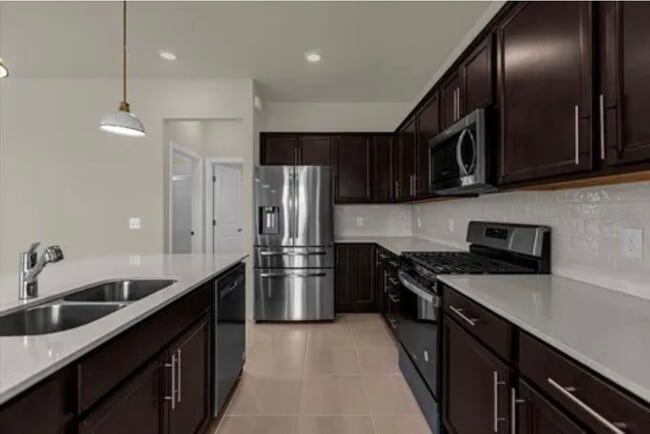 Building Photo - 10266 Pk Ests Ave