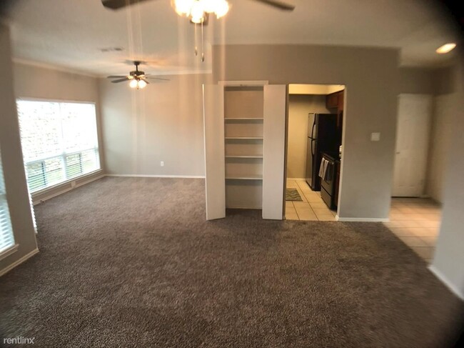 Building Photo - 1 br, 1 bath Condo - 350 Quorum Dr Flat  1...