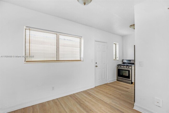 Building Photo - 350 75th St