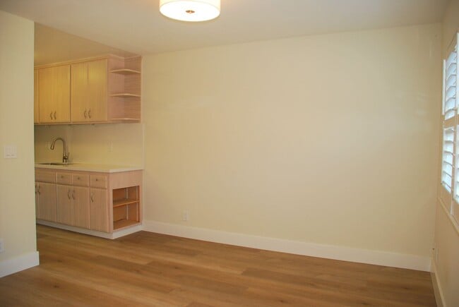 Building Photo - Corner Unit Townhome in Corte Madera For Rent!
