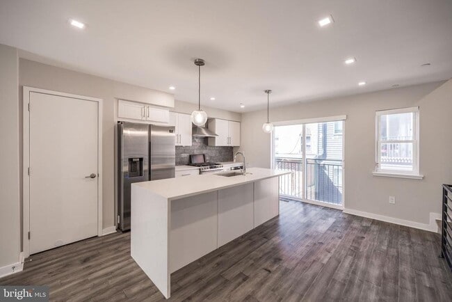 Building Photo - 1442 Hope St