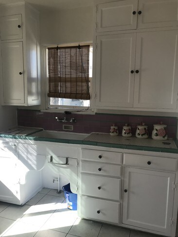 Full Kitchen - 3124 Broadway