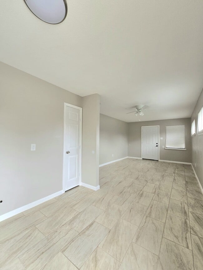 Building Photo - 3843 Mt Pleasant St