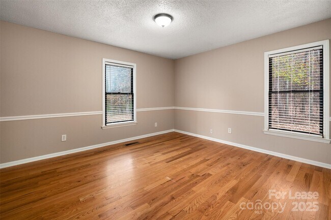 Building Photo - 4601 Linda Kay Dr