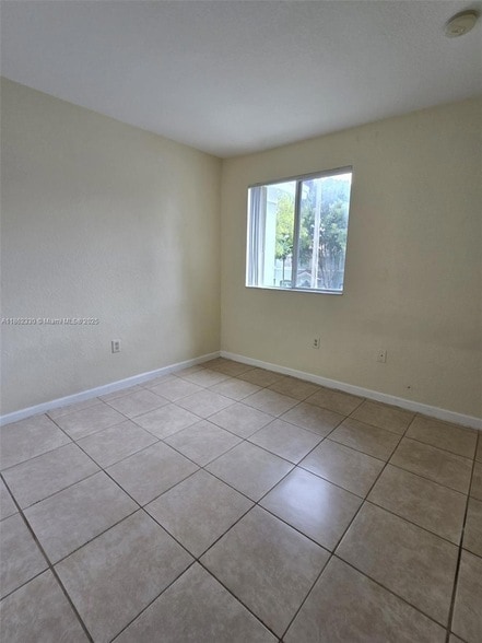 Building Photo - 2610 SE 14th Ave