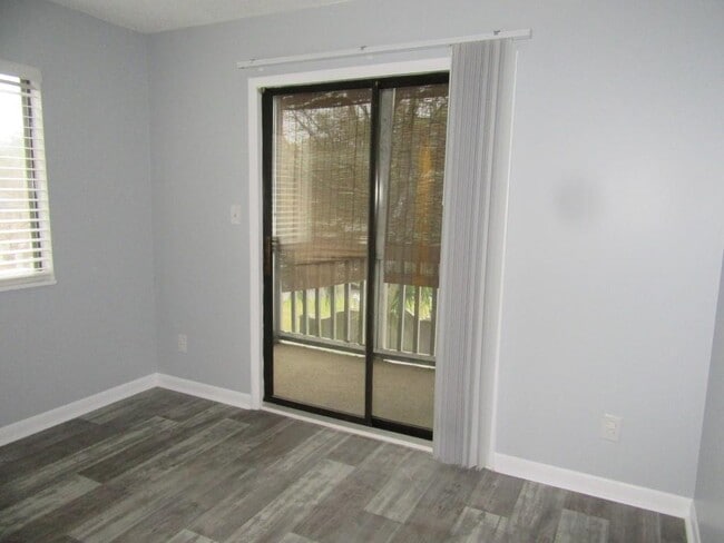 Building Photo - 10174 Beach Dr SW