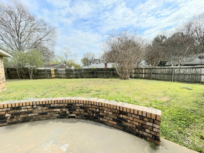 Building Photo - CARRIAGE HILLS SUBDIVISION, GREAT LOCATION!