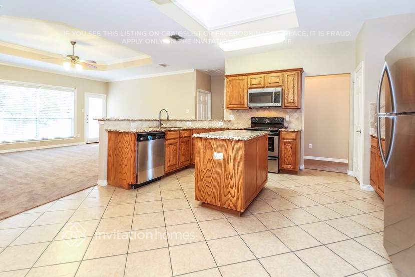 Building Photo - 2218 Summer Brook Dr
