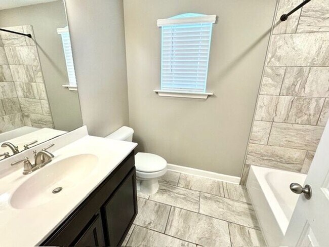 Building Photo - Now Leasing a 5 Bedroom 3 Bath Home In Olive Branch At Stateline