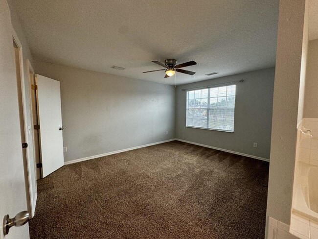 Building Photo - Contemporary Townhome for Rent in Davenpor...