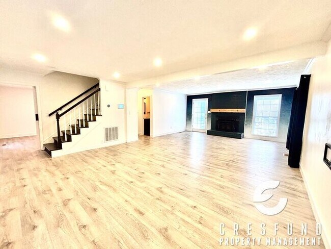 Building Photo - $350 OFF YOUR 1ST FULL MONTHS RENT! 4 Bed,...