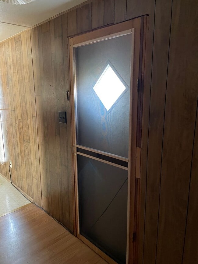 Building Photo - 2 bed 1 bath trailer house