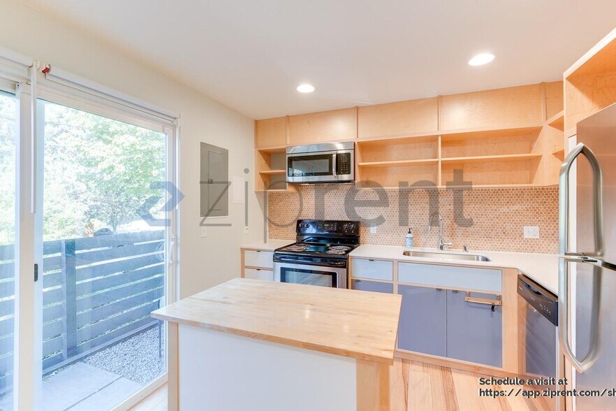 Building Photo - 1601 South Main St