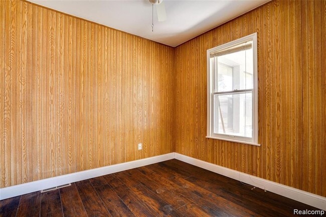 Building Photo - 577 E Brickley Ave