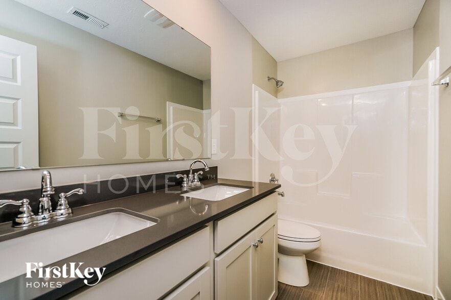 Building Photo - 2332 S Carlota Dr