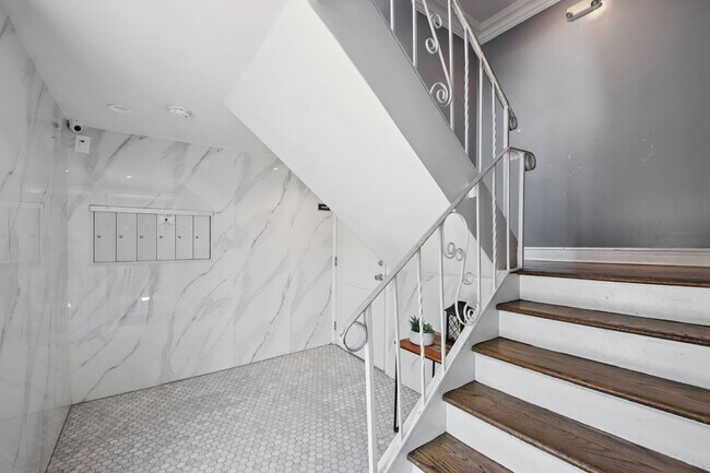 Building Photo - 307 9th St