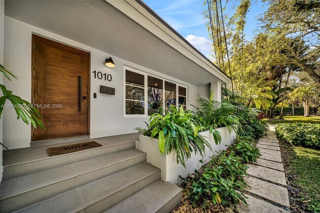 Building Photo - 1010 Placetas Ave