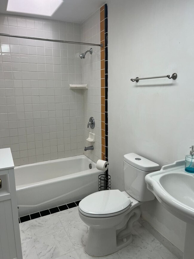 Building Photo - Midtown Ventura Charming 3+2 bedroom home ...