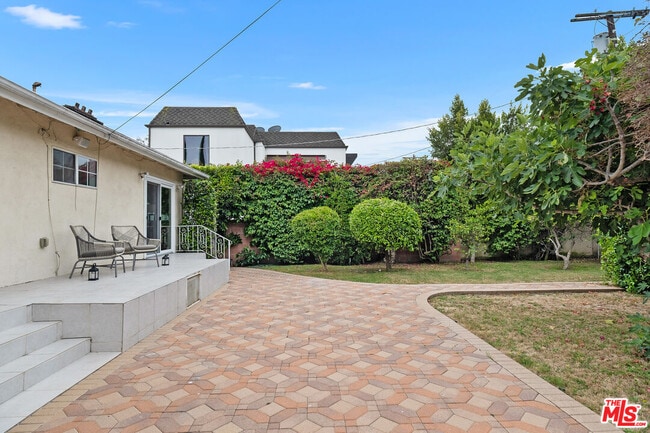 Building Photo - 465 N Kilkea Dr