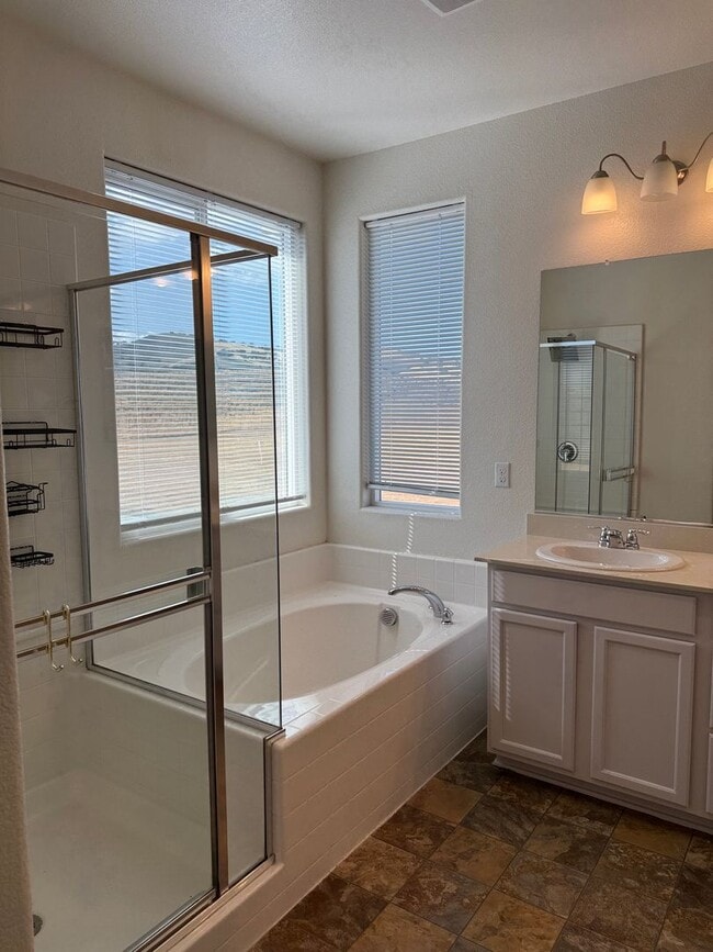 Building Photo - NOW AVAILABLE!! BEAUTIFUL HOME IN GATED CO...