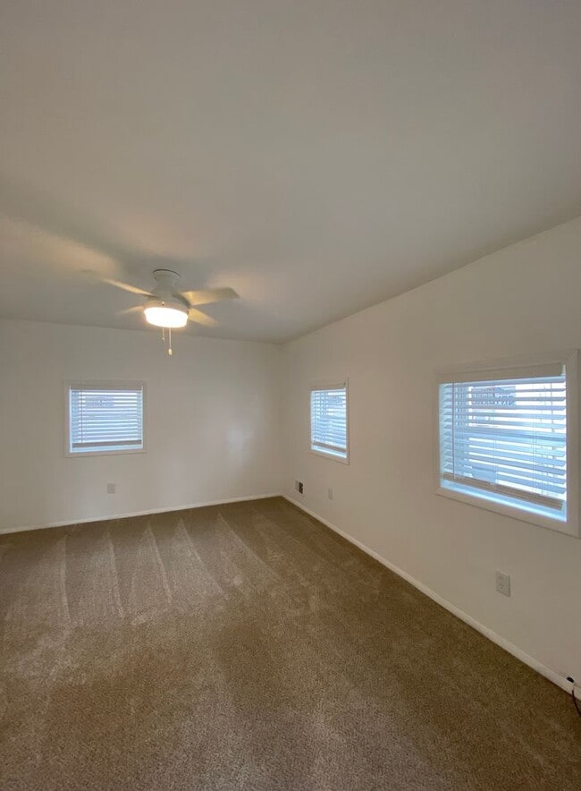Building Photo - Amazing 3 bedroom