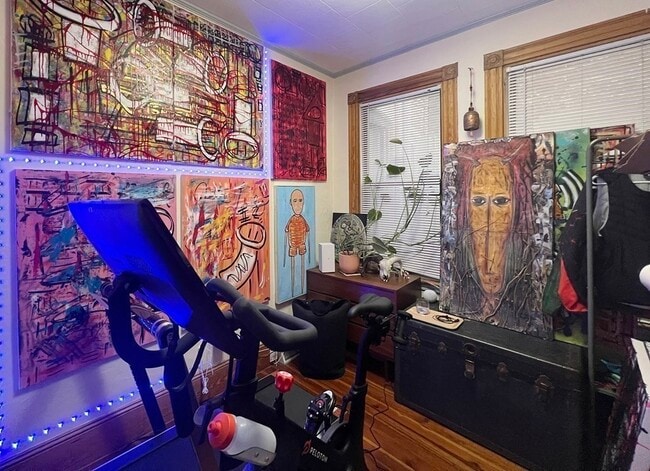 Building Photo - 223 Paris St