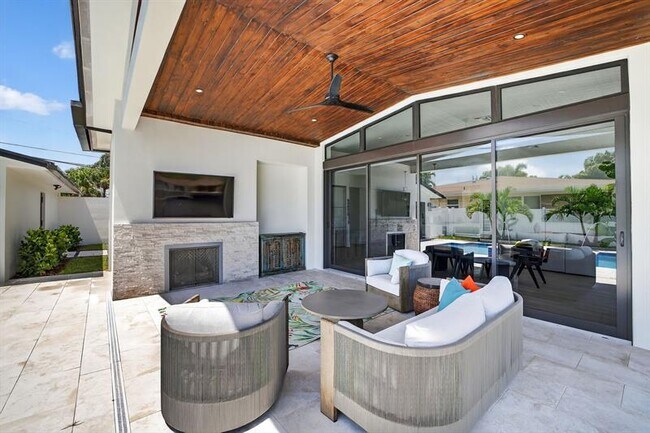 Building Photo - 2157 Coral Gardens Dr