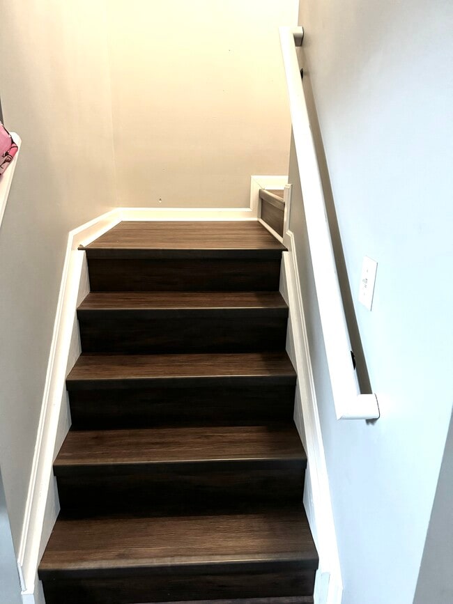 Stair(flight 1) - 4946 Grimm Dr