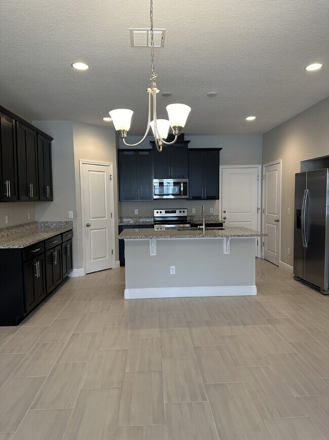 Building Photo - Stylish 3-Bedroom Townhouse with 2.5 Baths...