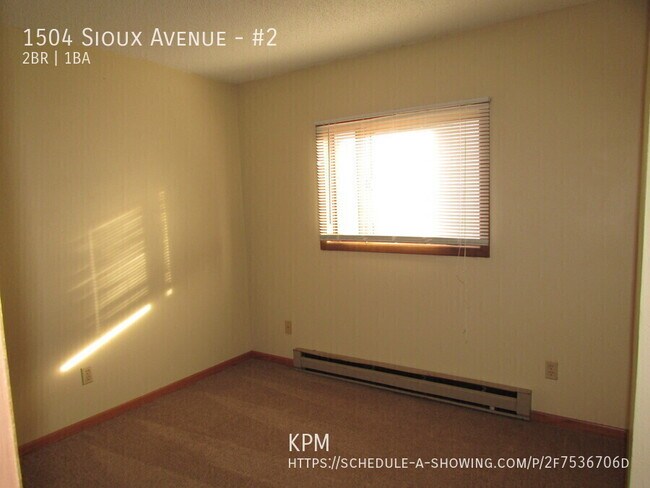 Building Photo - 1504 Sioux Ave