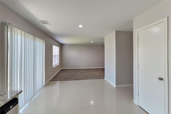 Building Photo - 7330 Parkland Manor Dr