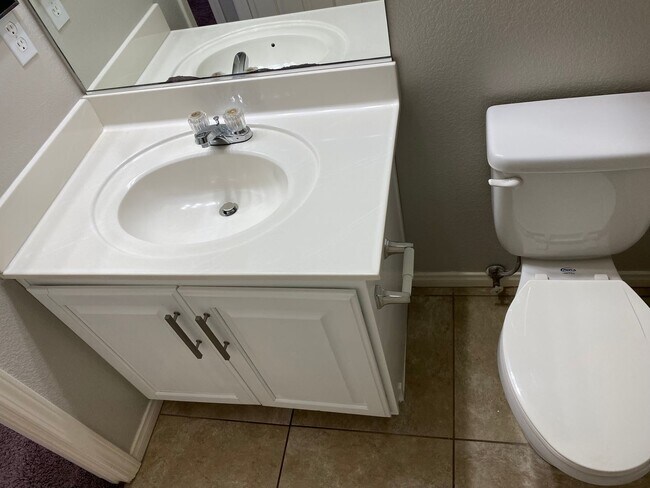 Building Photo - NW!!! 4 bedrooms!!! Pool and Spa!!! All ti...