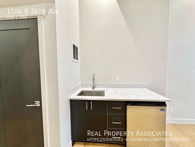 Building Photo - 1104 B 34th Ave