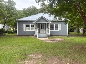 Building Photo - Downtown Raeford