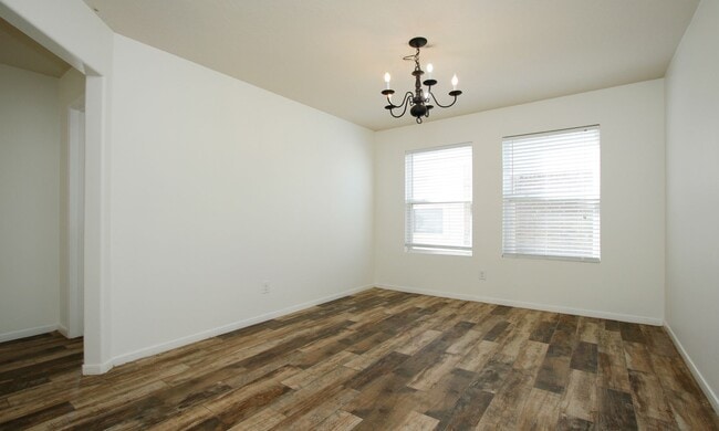 Building Photo - For Lease | 4 Bed, 2.5 Bath |2,314 Sq Ft |...