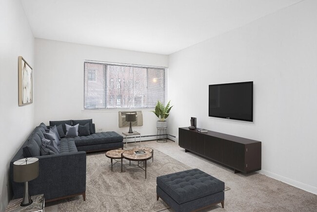 1-BR/1BA Living Area - 450 W. Melrose