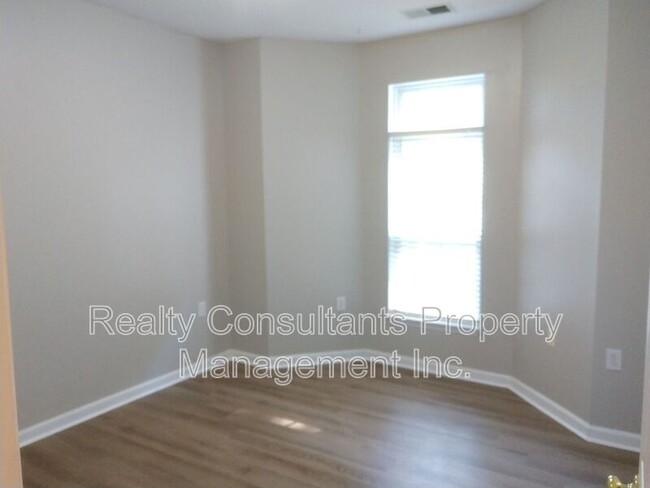 Building Photo - 3003 Greystone Pt