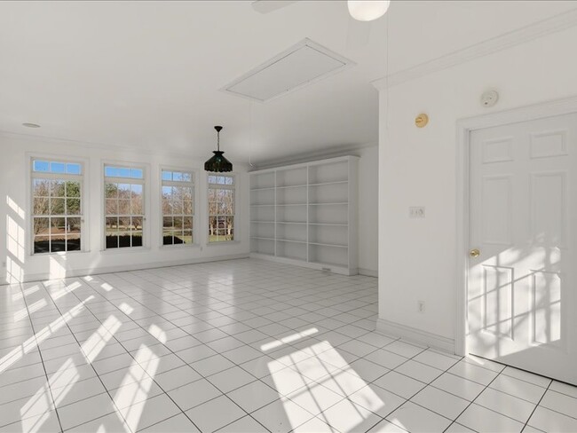 Building Photo - 5320 Baumgardner Rd