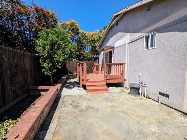 Building Photo - 209 N Idaho St